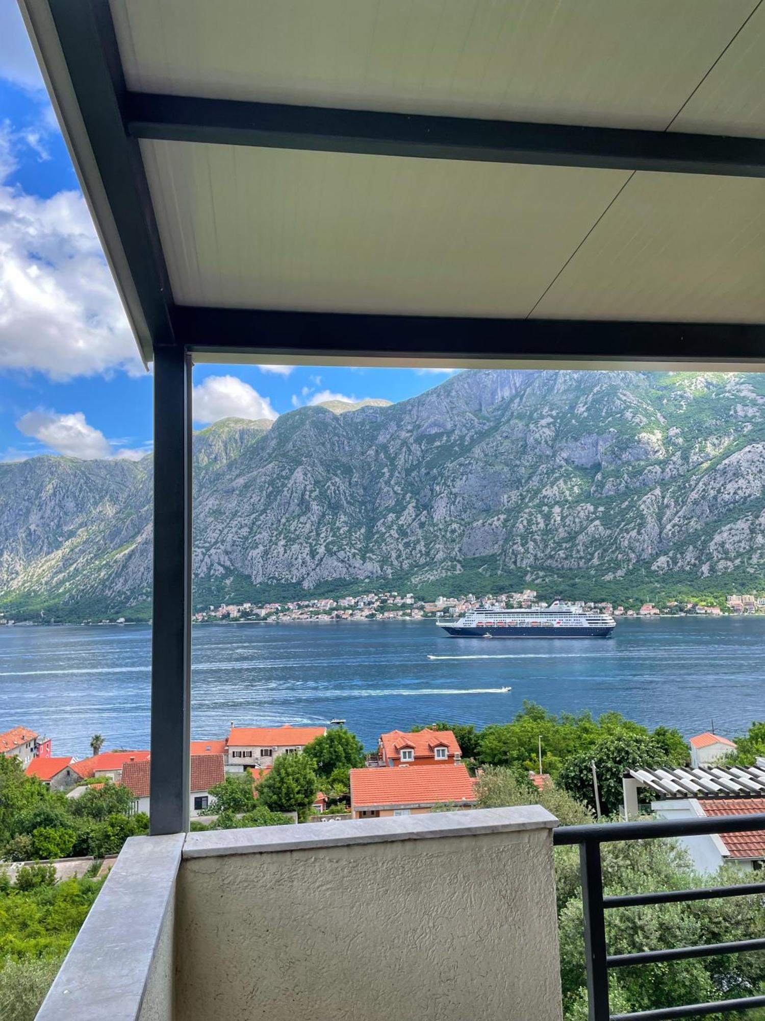 Apartments Krivokapic Prcanj With Bay View Kotor Zewnętrze zdjęcie