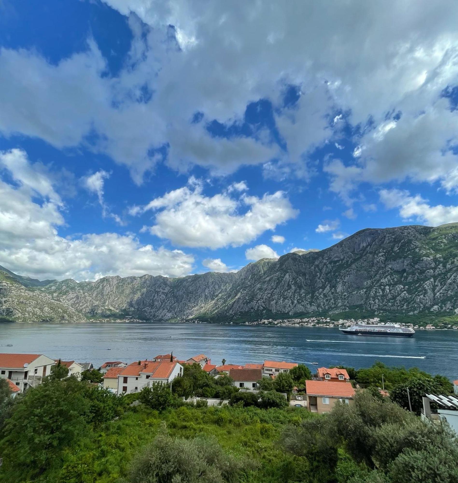 Apartments Krivokapic Prcanj With Bay View Kotor Zewnętrze zdjęcie